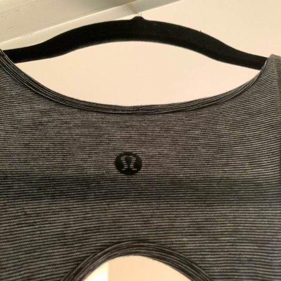 Lululemon backless dress ; size 4 - Picture 4 of 7